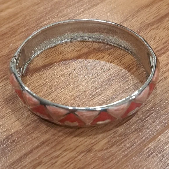 Pink pattern cuff bracelet - Picture 2 of 4